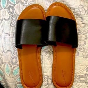 Universal thread sandals